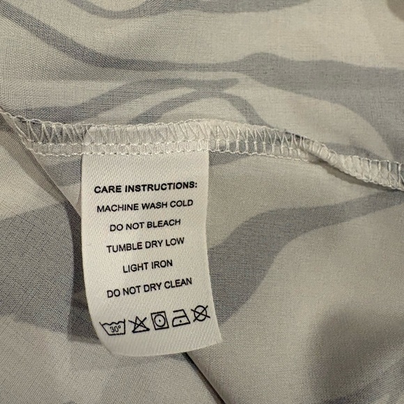 Black and White Abstract Print Women's Top - Picture 6 of 6